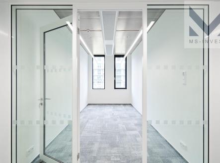 Pronájem - kanceláře, 200 m²