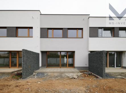 Pohled na dům ze zahrady | Prodej - dům/vila, 127 m²