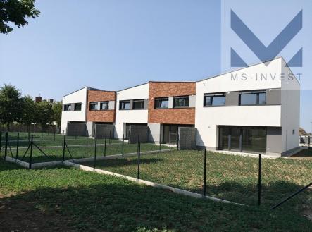 Zahrady za domy J jižní strana (2).jpg | Prodej - dům/vila, 143 m²