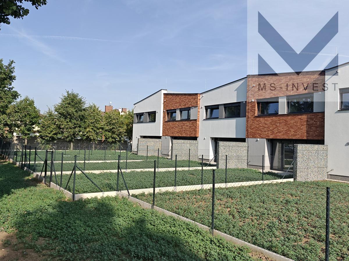 Zahrady domů J jižní strana.jpg