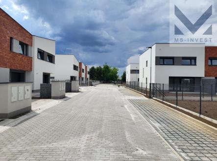 Vlevo řady domů K  | Prodej - dům/vila, 127 m²