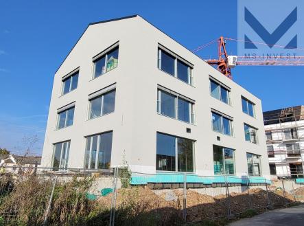 Pohled na budovu B z ul. Čsl. Armády (2).jpg | Prodej - kanceláře, 54 m²