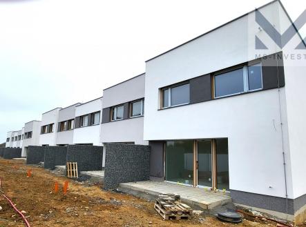 Dům F -1 od západu ,zahrada,.jpg | Prodej - dům/vila, 143 m²