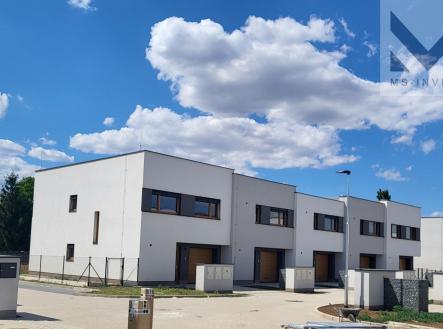 Dům F 1 z ulice .jpg | Prodej - dům/vila, 143 m²