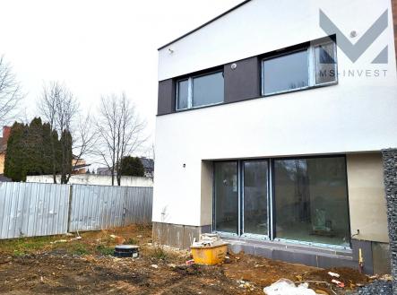 Dům J -5 od jihu , zahrada.jpg | Prodej - dům/vila, 143 m²