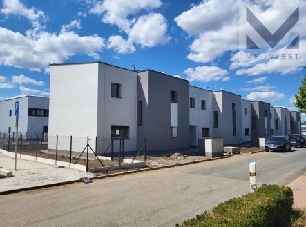 Domy řady L z ul. Za Školkou .jpg | Prodej - dům/vila, 160 m²