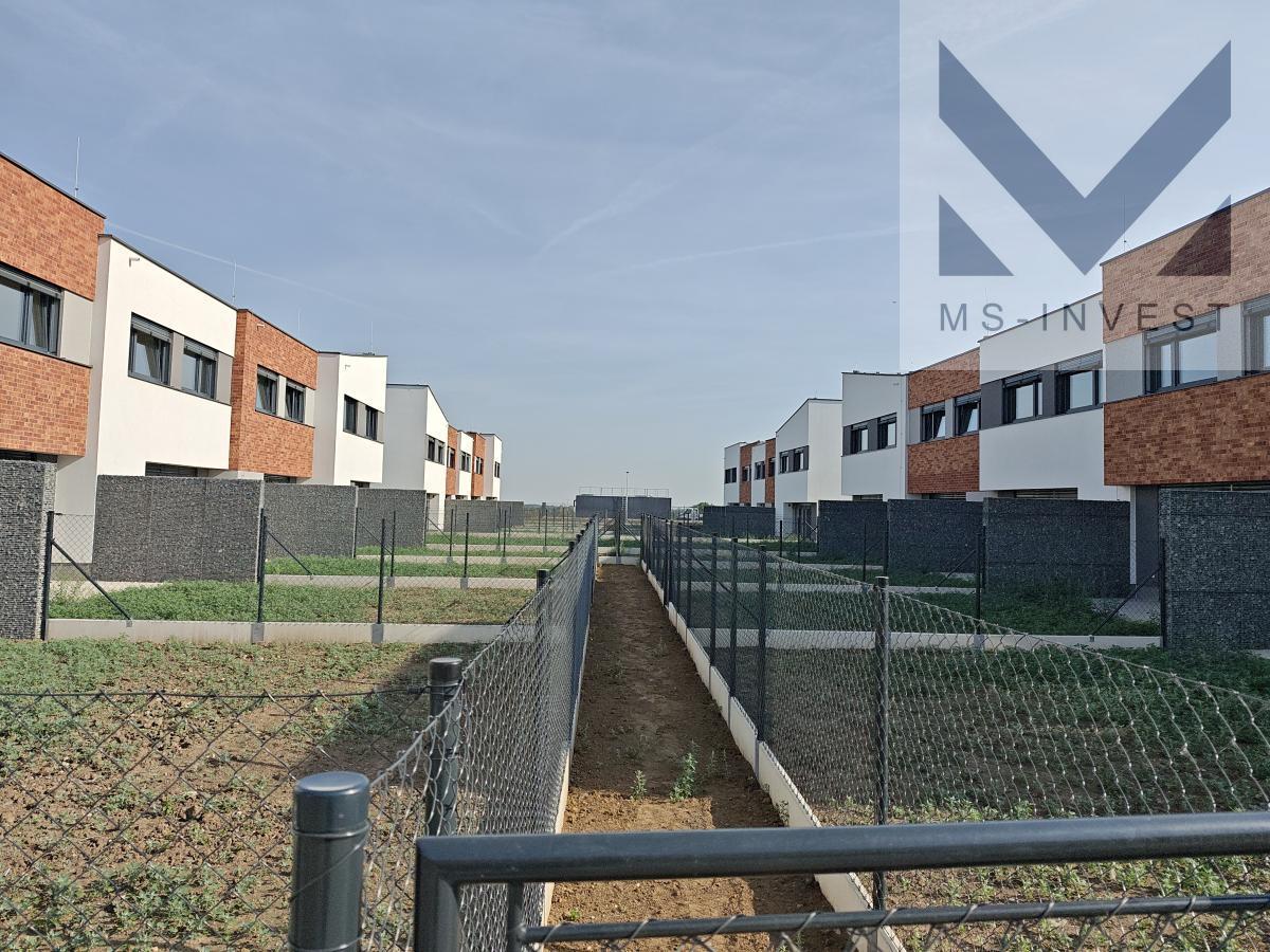 Zahrady mezi domy G a H (2).jpg