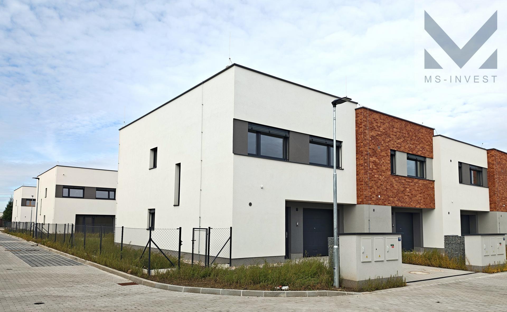 Rohový dům H -1 z ul. Hubačova.jpg