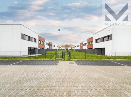 zahrady mezi domy řady G a H .jpg | Prodej - dům/vila, 143 m²