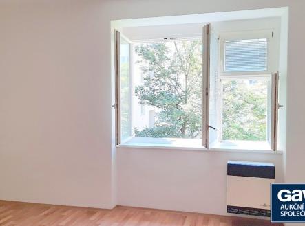pokoj - pohled k oknu | Pronájem bytu, 1+kk, 41 m²