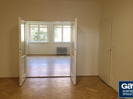 hala - průhled do obývacího pokoje | Pronájem bytu, 2+1, 74 m²