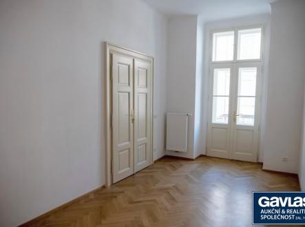 pravá ložnice - pohled k balkonu | Pronájem bytu, 3+kk, 89 m²