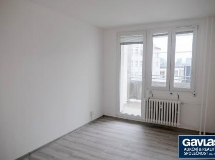 Větší ložnice - pohled k oknu | Pronájem bytu, 3+kk, 60 m²