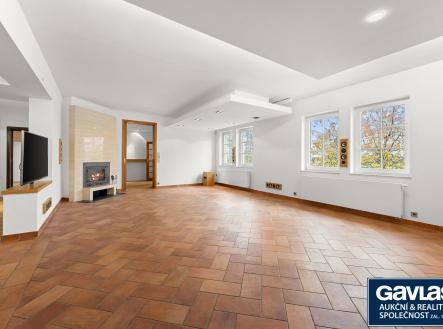 Velký obývací pokoj s krbem | Prodej bytu, 4+kk, 151 m²