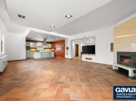 Obývací pokoj s kuchyní a krbe, | Prodej bytu, 4+kk, 151 m²