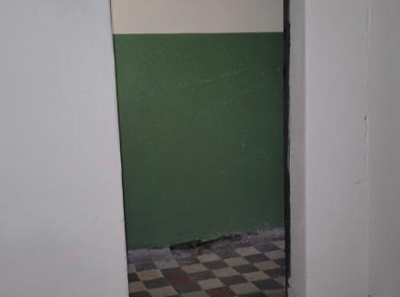 pohled ven z prostoru | Prodej - komerční objekt, sklad, 5 m²
