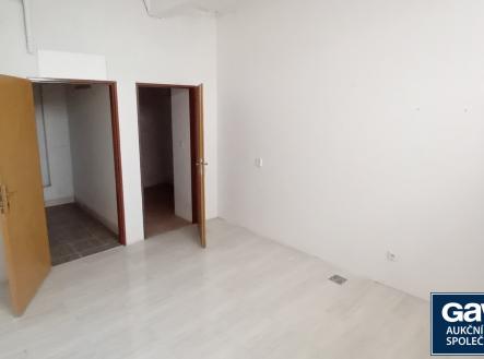 pravá místnost - pohled od okna | Prodej - komerční objekt, sklad, 65 m²