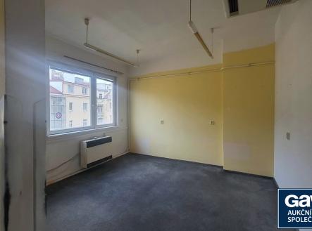 kancelář - pohled k oknu | Prodej - kanceláře, 267 m²