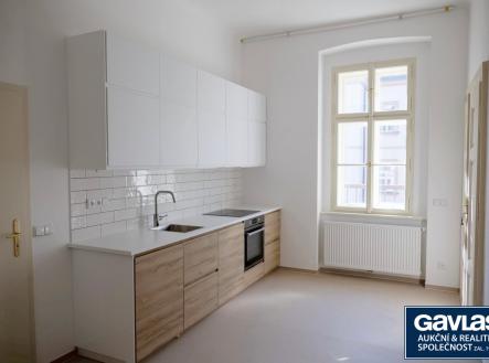 kuchyň - pohled k oknu | Pronájem bytu, 4+1, 123 m²