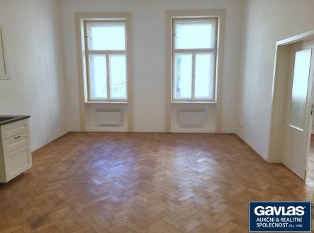 Obývák - pohled k oknům | Pronájem bytu, 2+kk, 59 m²