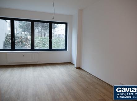 obývací pokoj - pohled k oknu | Pronájem bytu, 3+kk, 89 m²