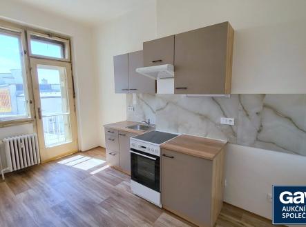 Kuchyň - pohled k oknu | Pronájem bytu, 1+1, 40 m²