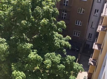 Výhled do vnitrobloku | Pronájem bytu, 1+1, 40 m²