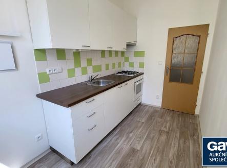 Kuchyň - pohled od okna | Pronájem bytu, 1+1, 51 m²