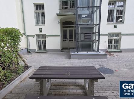 Dvorek - kolmý pohled | Prodej - komerční objekt, jiný, 17 m²
