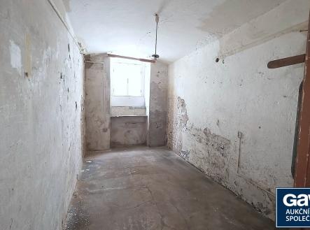 Dílna - pohled k oknu | Prodej - komerční objekt, jiný, 17 m²