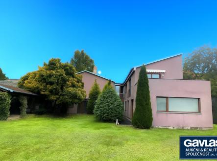 Pohled ze zahrady (2) | Prodej - nájemní dům, 397 m²