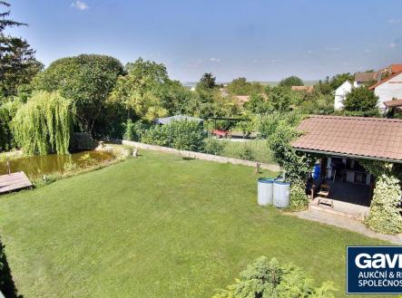 pohled z terasy bytu | Prodej - nájemní dům, 397 m²