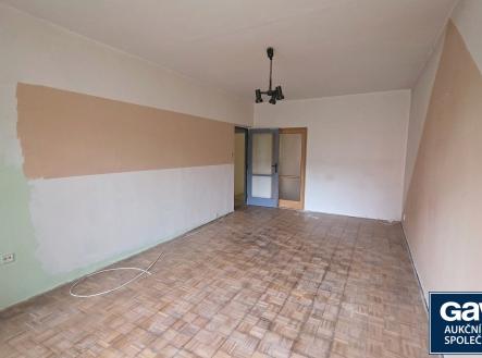 Obývací pokoj - pohled ke dveřím | Prodej bytu, 3+1, 73 m²