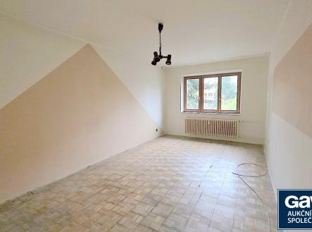 Obývací pokoj - pohled k oknu | Prodej bytu, 3+1, 73 m²