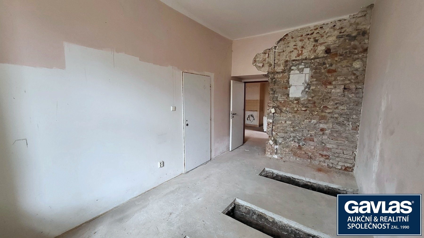 levá kancelář - pohled od okna