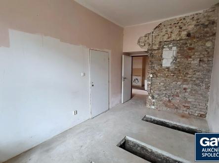 levá kancelář - pohled od okna | Prodej bytu, 2+kk, 45 m²