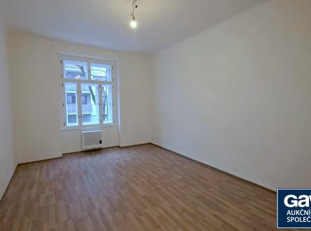 Pokoj - pohled k oknu | Pronájem bytu, 1+1, 44 m²