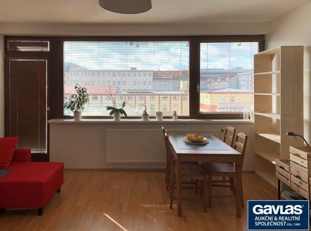 Pohled k balkonu | Pronájem bytu, 1+kk, 34 m²