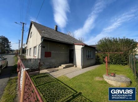 4 pohled z ulice na dvůr domu | Prodej - dům/vila, 90 m²