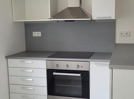 Kuchyň - pravá část | Pronájem bytu, 1+1, 41 m²