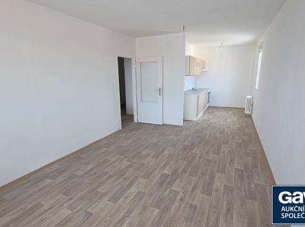 Obývací pokoj - pohled od okna | Pronájem bytu, 3+kk, 73 m²