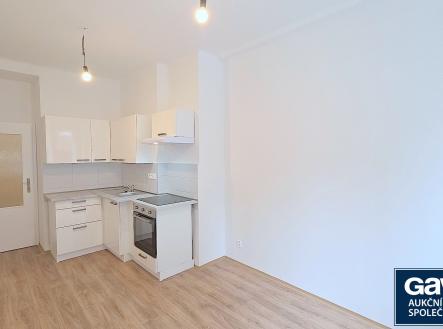 Kuchyň - pohled ke dveřím | Pronájem bytu, 2+1, 70 m²