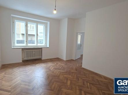 Obývací pokoj - pohled od vstupu | Pronájem bytu, 2+1, 70 m²