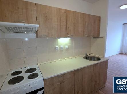 Kuchyňský kout - pohled k oknu | Pronájem bytu, 2+kk, 42 m²