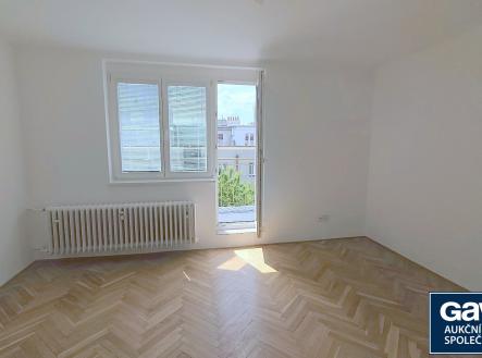 Pokoj - pohled k oknu | Pronájem bytu, 1+kk, 35 m²