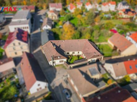 RD se 3 bytovými jednotkami a zázemím pro podnikání | Prodej - nájemní dům, 336 m²