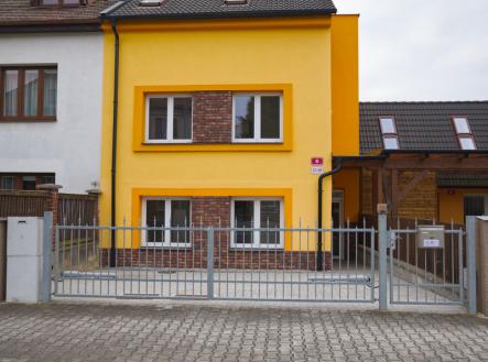 Pohled z ulice Polní | Prodej - dům/vila, 138 m²
