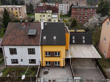 Pohled na dům z dronu | Prodej - dům/vila, 138 m²