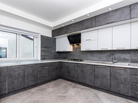 . | Prodej - dům/vila, 372 m²