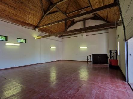 . | Pronájem - skladovací prostor, 166 m²